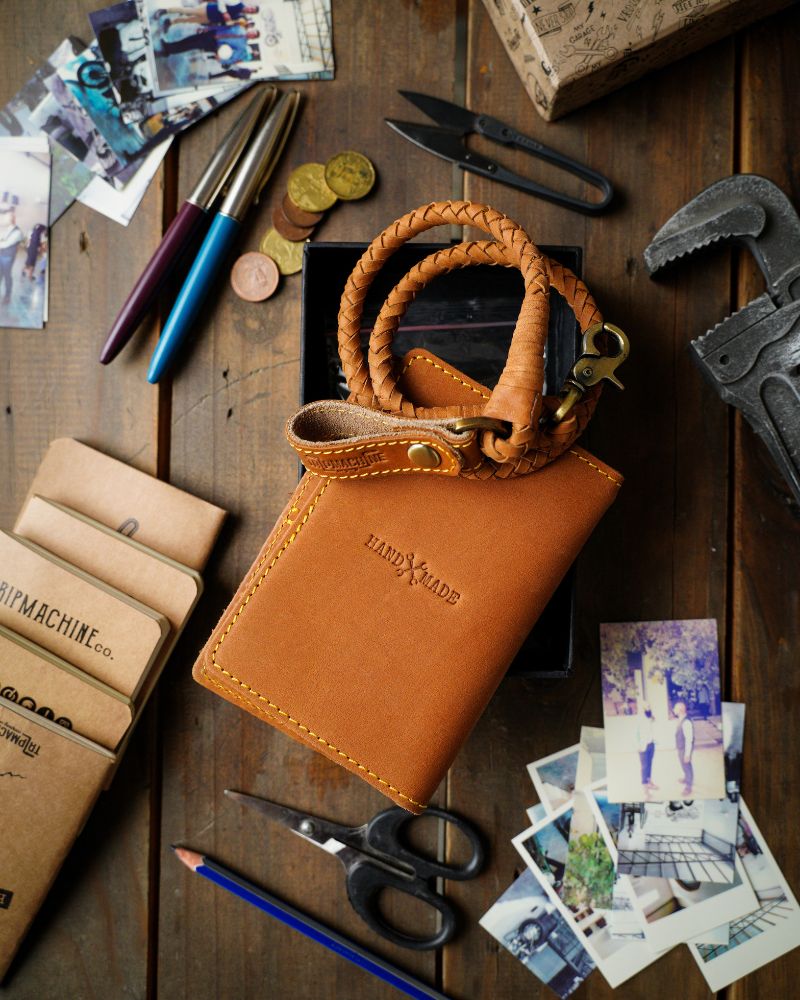 Buff Leather Explorer Wallet - Vintage Tan