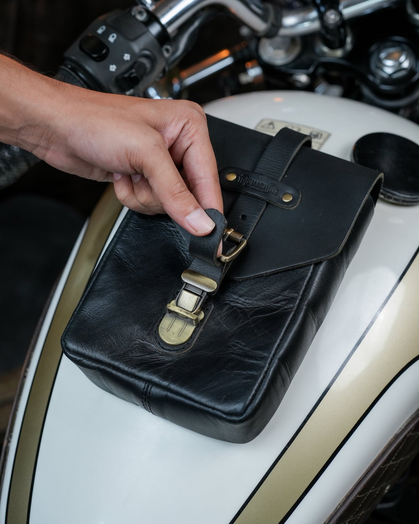 Buff Leather Tank Pouch - Black