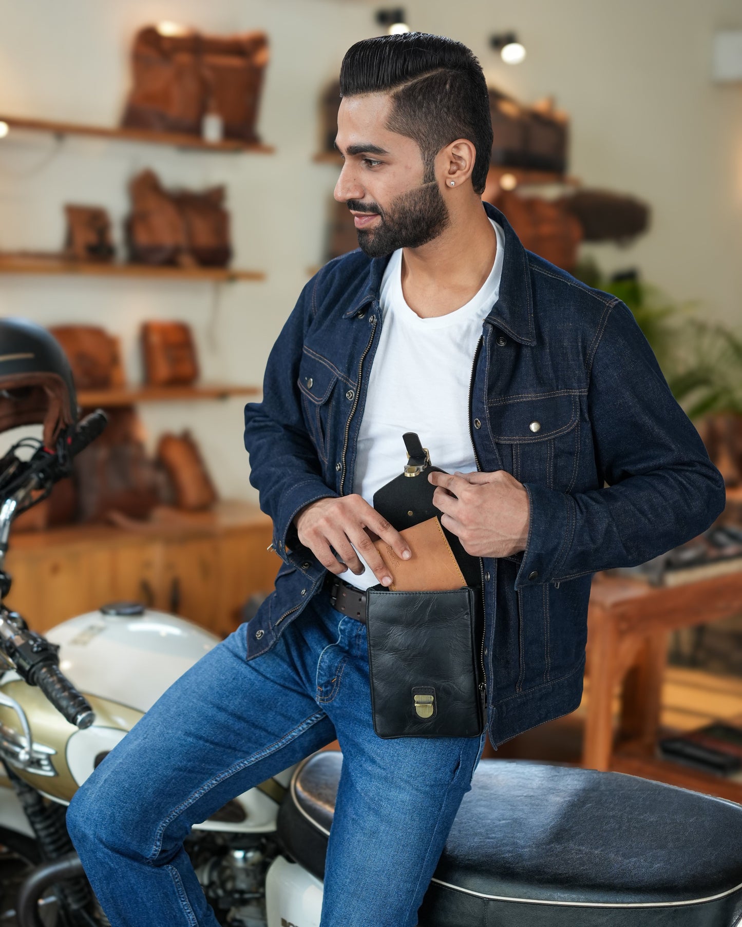 Buff Leather Tank Pouch - Black