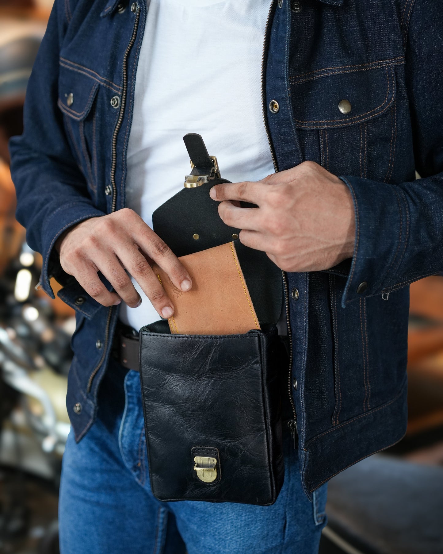 Buff Leather Tank Pouch - Black