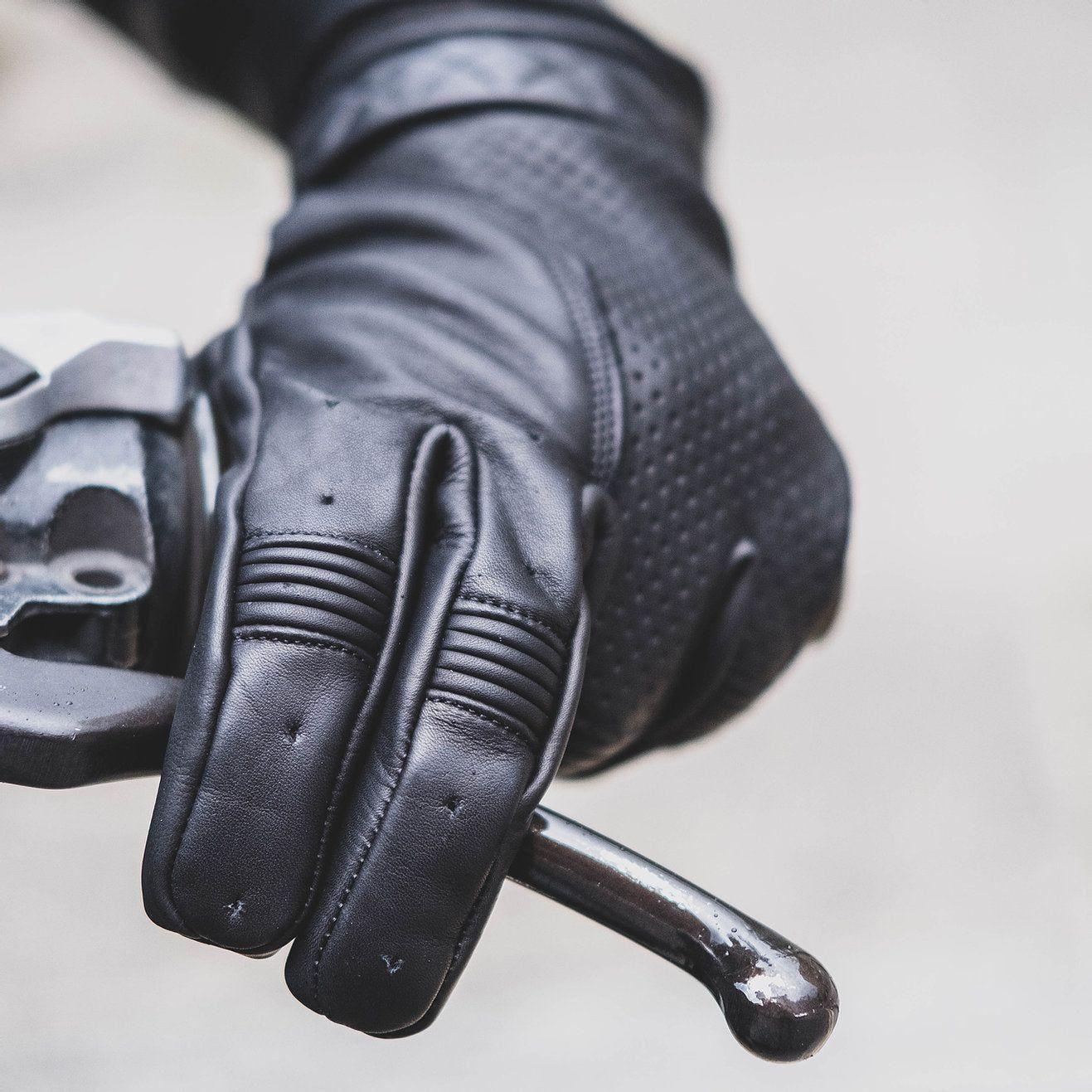 Short Cuff Bobber Gloves - Black