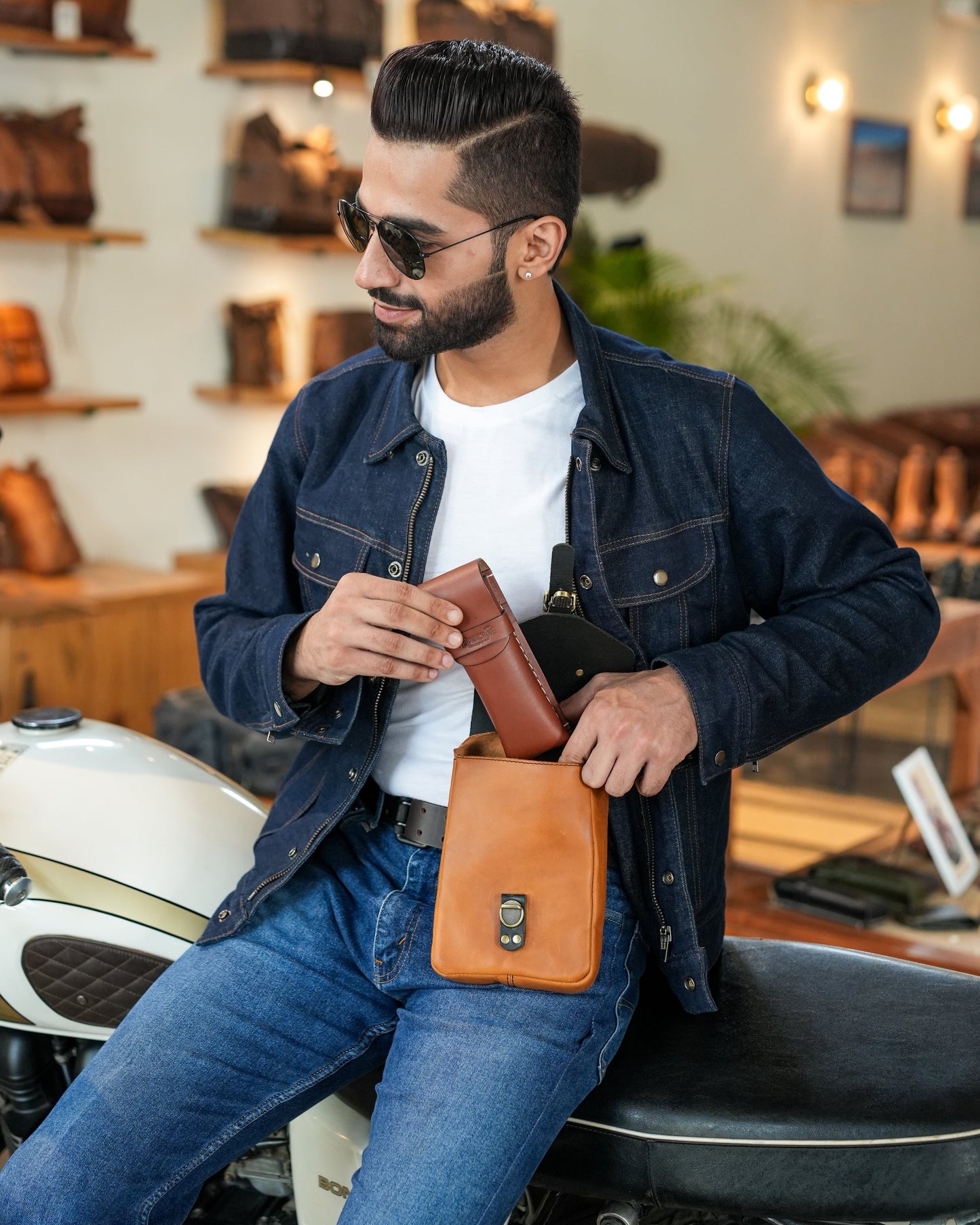 Buff Leather Tank Pouch - Vintage Tan