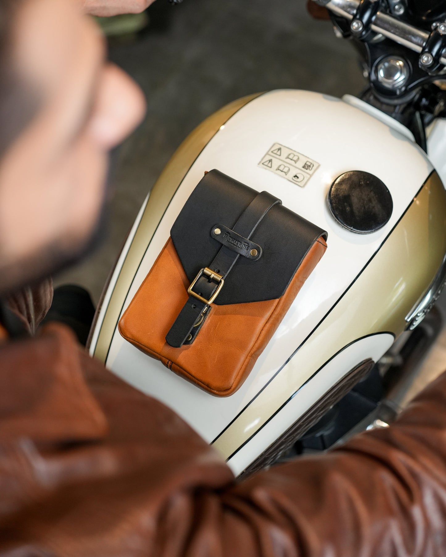 Buff Leather Tank Pouch - Vintage Tan