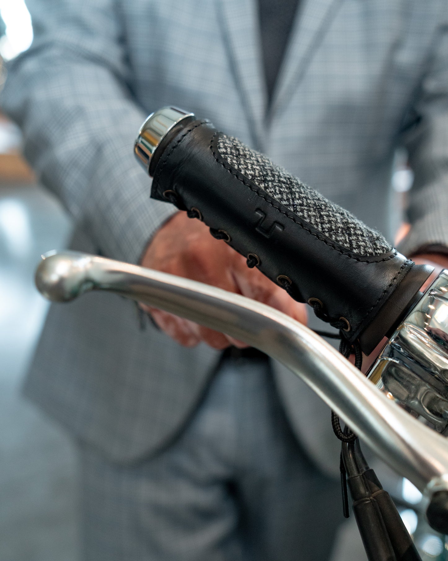 Haberdash Grips 12cm Black