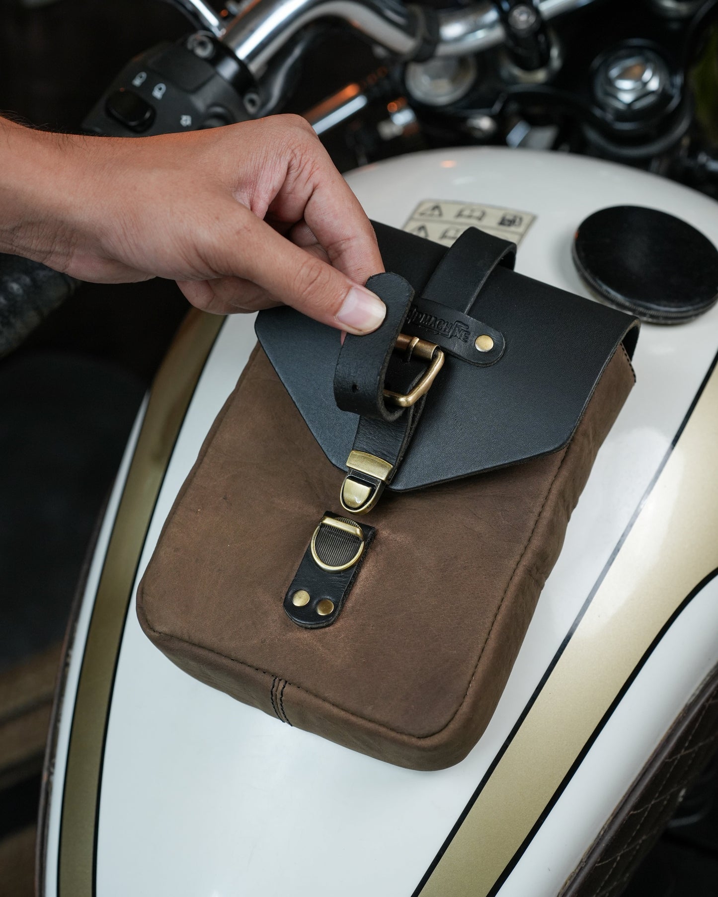 Buff Leather Tank Pouch - Brown