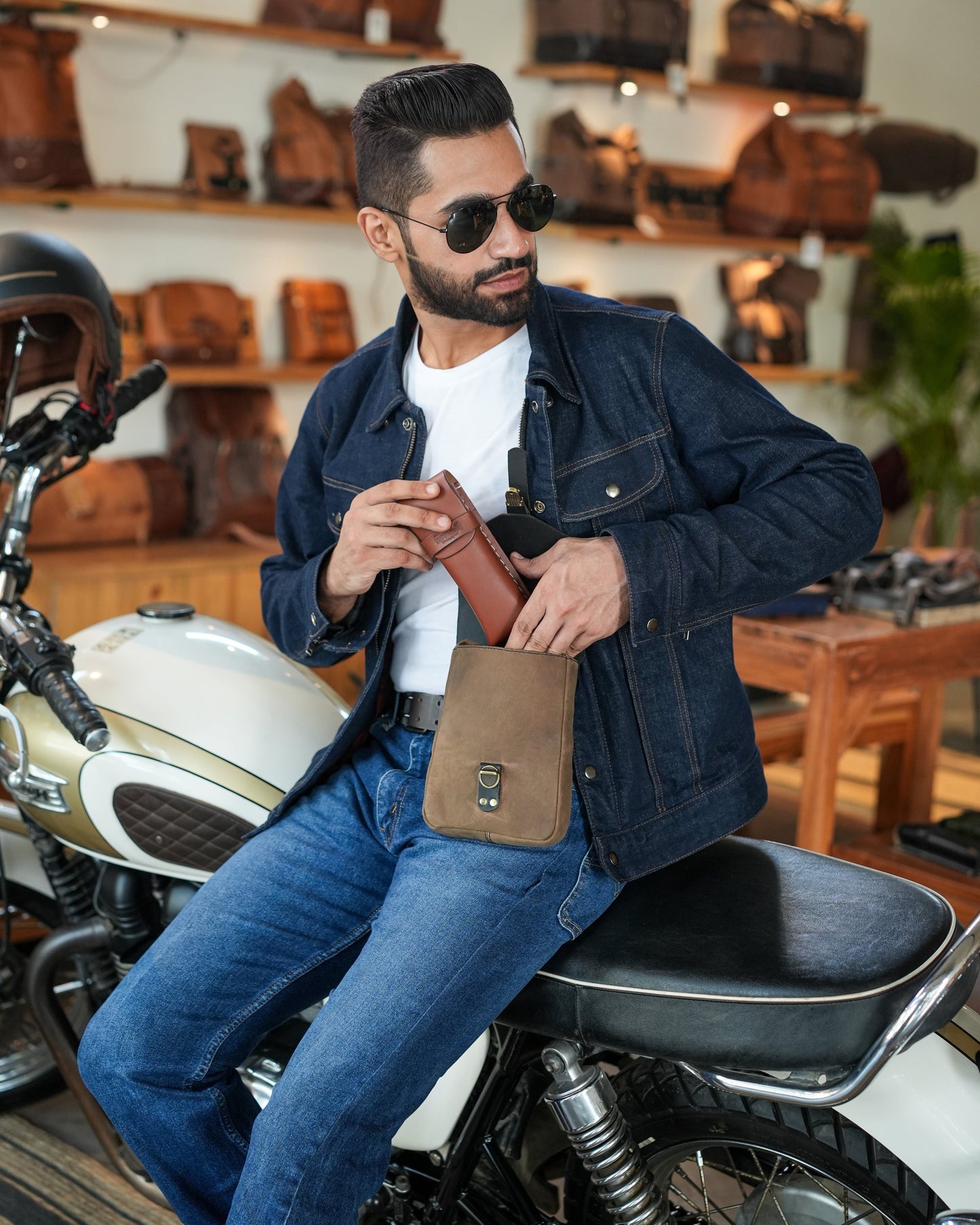 Buff Leather Tank Pouch - Brown