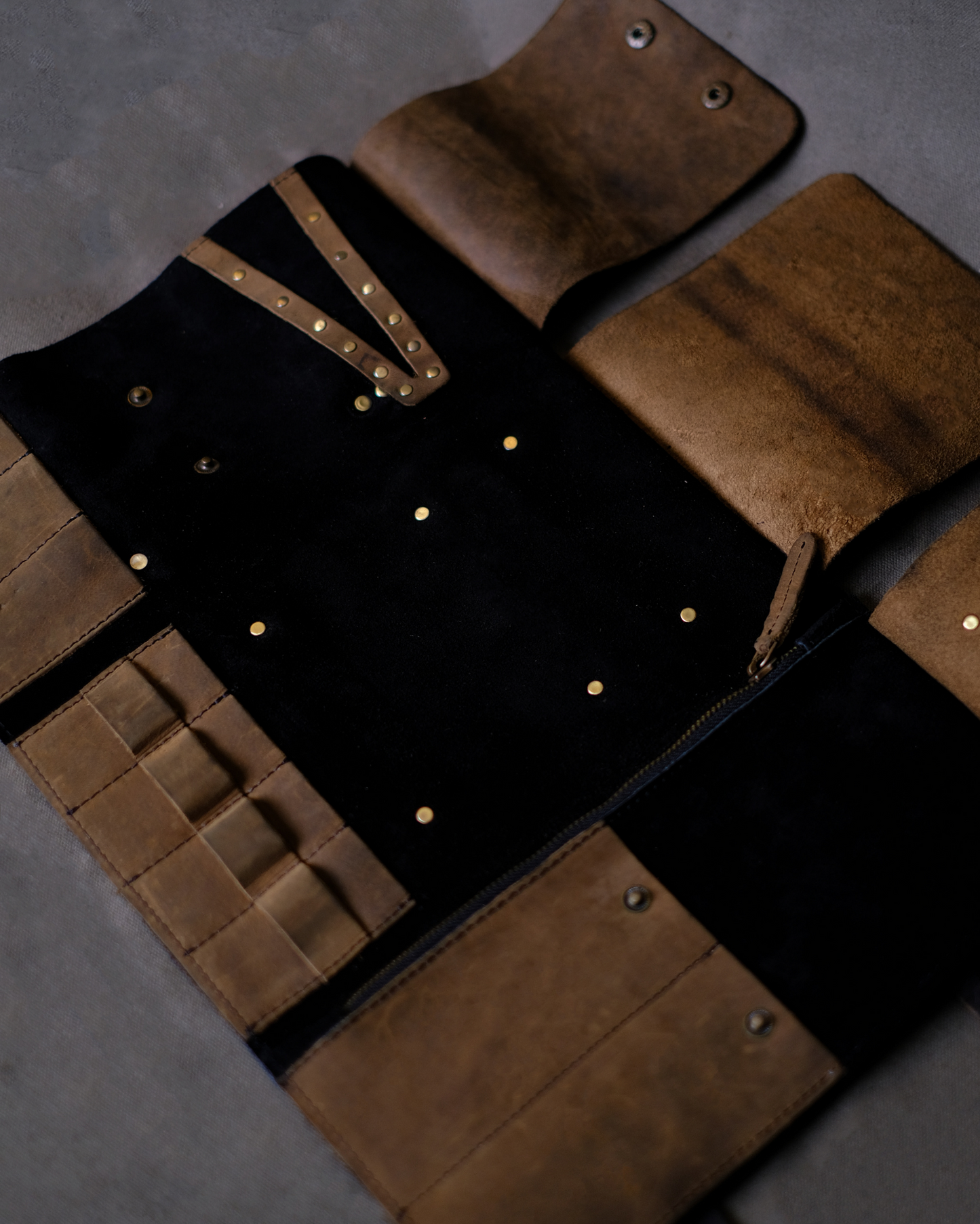 Buff Leather Tool Roll Black/Brown