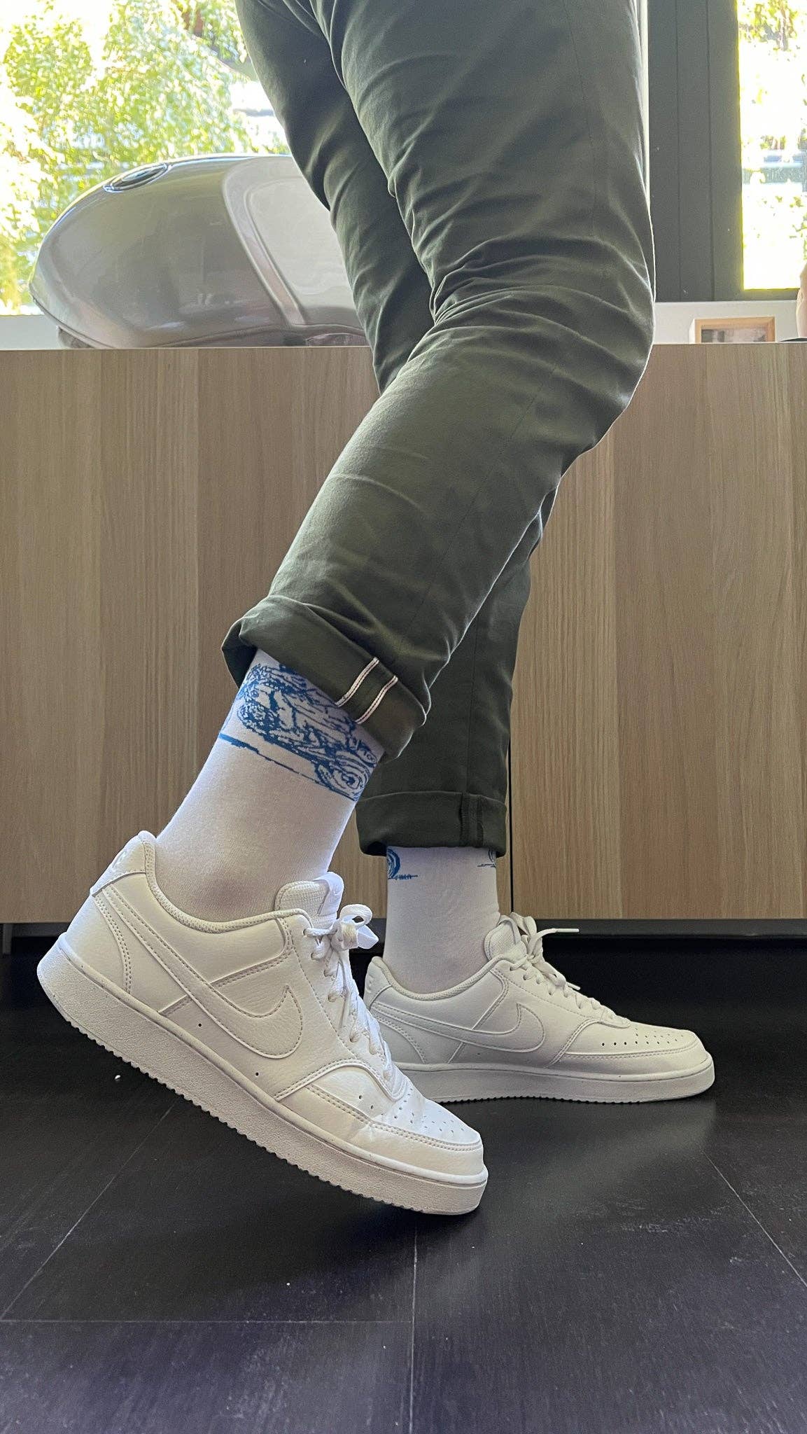 “Art & Artist” socks (white)