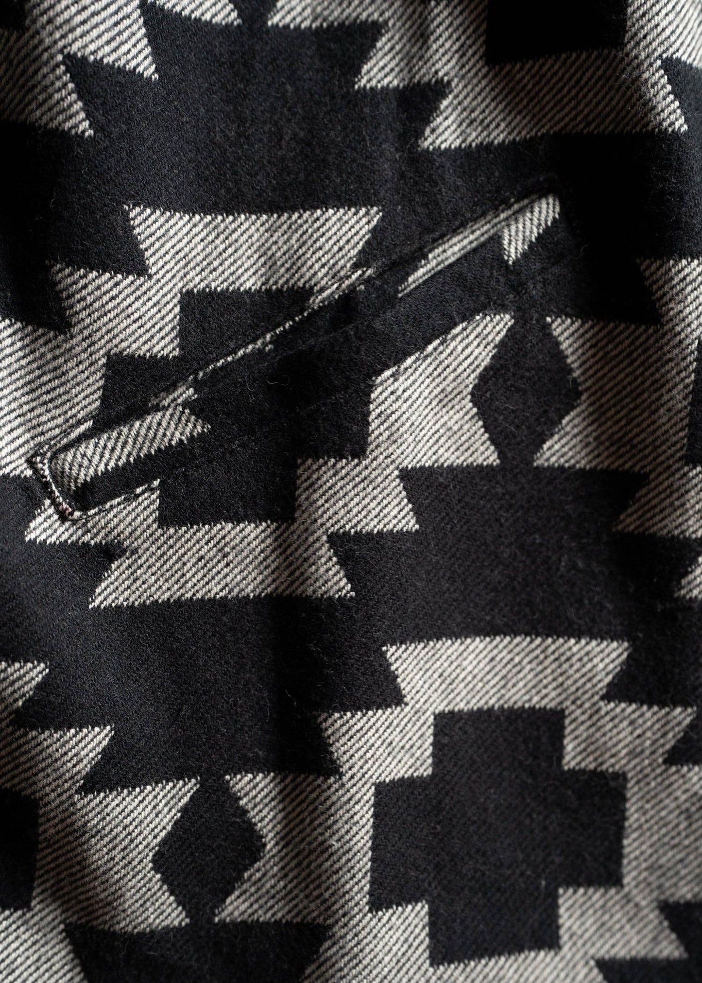 Women's Yumani Shirt: Black / X-Large