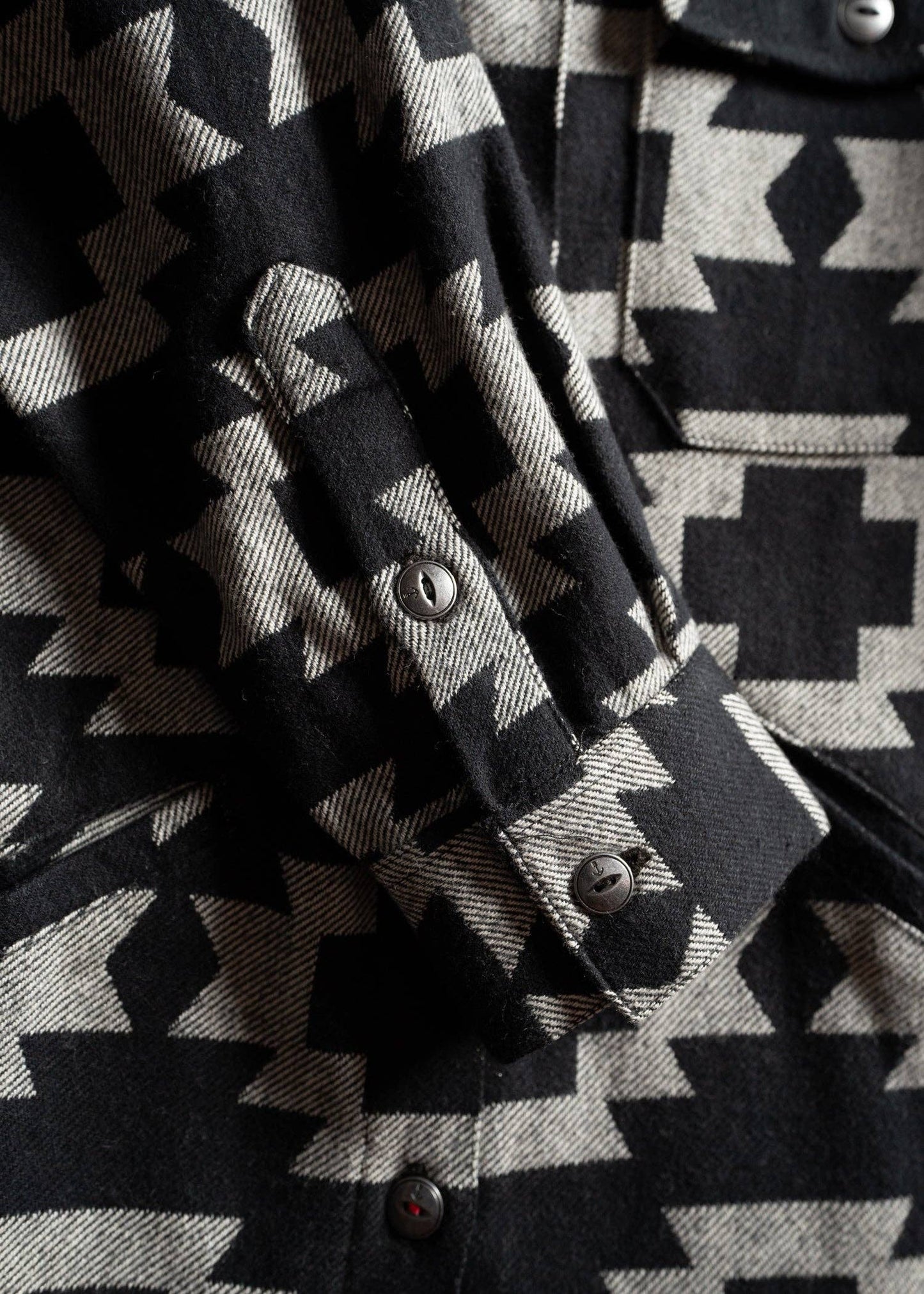 Women's Yumani Shirt: Black / Large